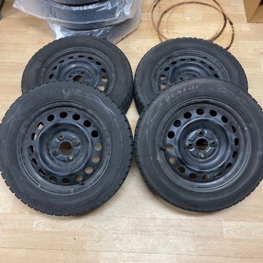 スタッドレスタイヤ　DUNLOP 175/65R15 84Q
