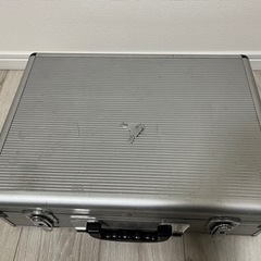 差し上げます。ジュラルミンケース鍵付き