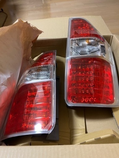 トヨタヴォクシー、ノアZRR75W当時新車時取外し 純正 テール ランプ左右中古