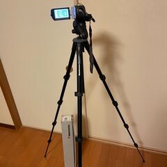 三脚と動作確認済ハンディカムのセットCanon ivis FS10 & Manfrottoの画像