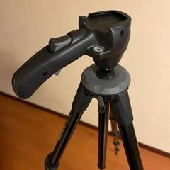 三脚と動作確認済ハンディカムのセットCanon ivis FS10 & Manfrottoの画像