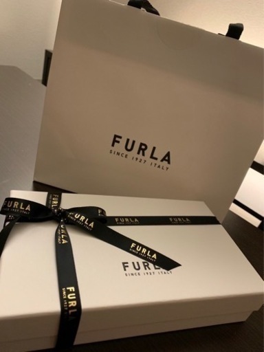 決まりました。ほぼ新品フルラの長財布