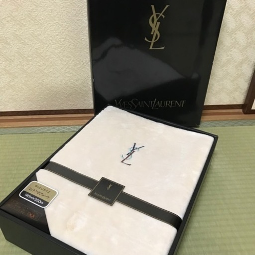 【2/4〜5引き渡し】新品未使用イブサンローラン　シーツ