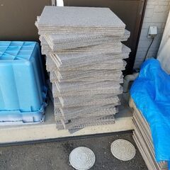 タイルカーペット中古1枚70円