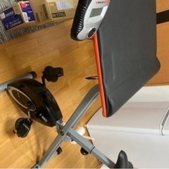 サイクリングマシーン　デスク付きの画像