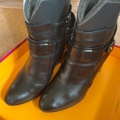 トリーバーチ　ショートブーツ