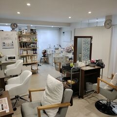 駅前10秒！＼カラーリスト募集／◆ヘアカラー専門店◆【週1日、1日3h～OK、時給1,250円～の画像