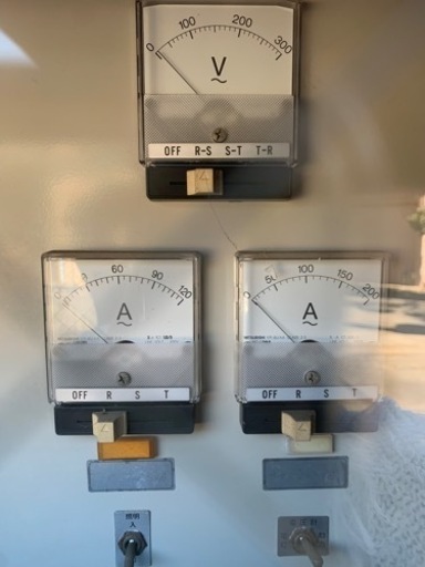 高電圧変電機
