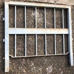 鉄柵　1つ500円2つ有りの画像