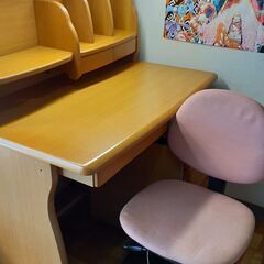 取引中★無料！子供用学習机＆椅子はいかがですか