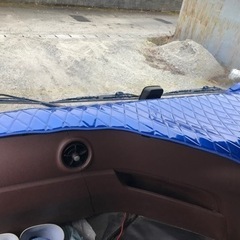 トラック用品　レザーキルト ダッシュマット 日野17プロフィア H29.4月〜　トレイ分割の画像