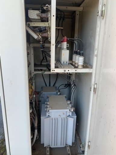 高電圧変電機