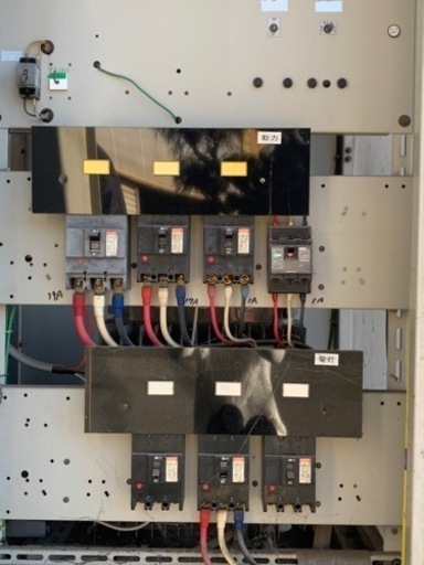 高電圧変電機