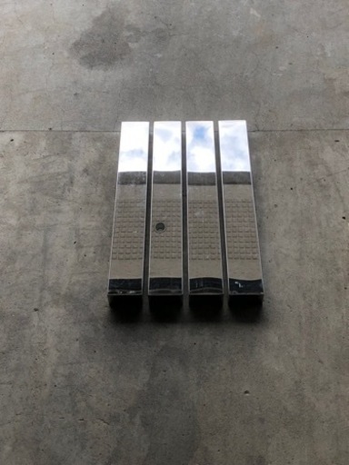 2トントラックサイドバンパー　リヤタイヤ後側