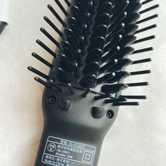 サロニア　ストレートヒートブラシ　スリム黒　保証書あり　ヘアアイロンの画像