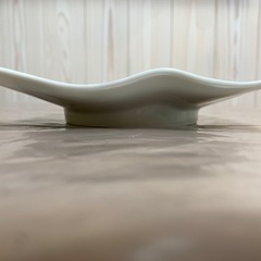 九谷焼 波角皿 赤絵付け 丸華紋の画像