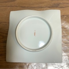 九谷焼 波角皿 赤絵付け 丸華紋の画像