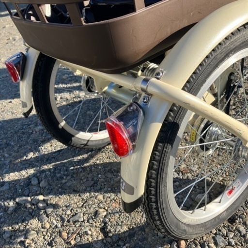 美車！！　22年4月購入！！ブリヂストン　ラクットワゴン　ベージュ 電動自転車 ブリヂストン ラクットワゴン 三輪車 2022年 14.3Ah RW0B42