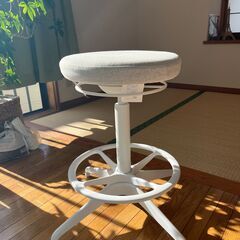 [引き渡し決定済み] IKEA のデスクチェア / スツール！リ...
