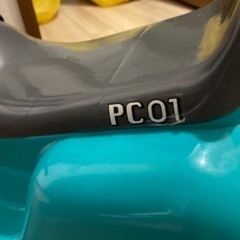 ショベルカー 乗用玩具 足けり おもちゃ 屋外 室内 はたらくくるま ヘルメット 子供用 乗れる 手動 アーム 動く 足蹴り車 子ども の画像