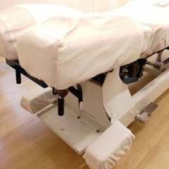 ★無料でお譲りします！整体施術ベッド1台、カバー２セット付【中古】取りに来ていただける方限定の画像
