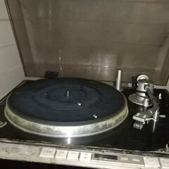 昔々のレコードプレーヤー（注：稼働できません、たぶん）