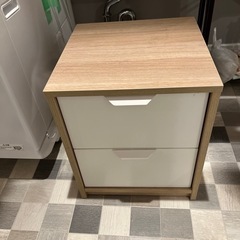 IKEA ベッドサイドチェスト