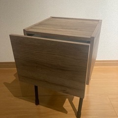 サイドテーブル