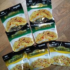 定価は400円　お湯を注ぐだけ　マジックパスタ　サタケ　カルボナ...