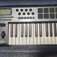 M-AUDIO Axiom 25 25鍵盤　8ノブ　8パットのM...