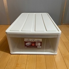 収納箱、ゴミ箱、タオル、調理器具の画像