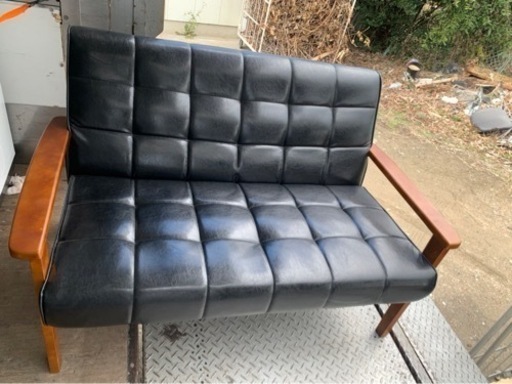 5KM以内配送無料　レーザー２人掛けソファー