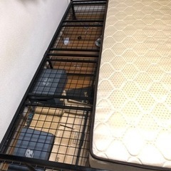 シングルベッドプラスマットレスの画像