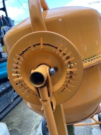 コンクリートミキサー　練上げ量70L ドラム容量140L