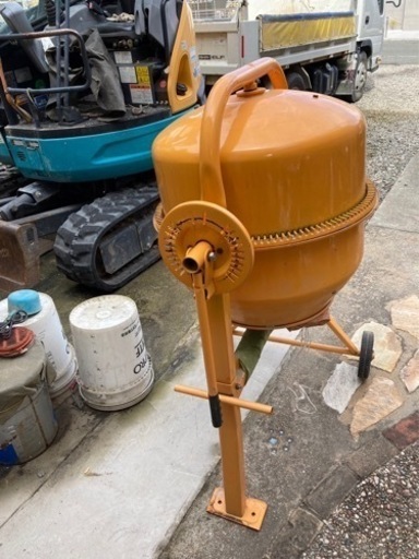 コンクリートミキサー　練上げ量70L ドラム容量140L