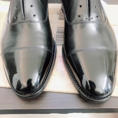 革靴磨きます。