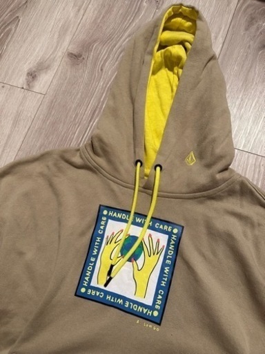 完売品　volcom ボルコム　パーカー　正規品　ライダーモデル　プルオーバー