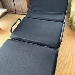 【お取引決定】ソファーにもなる手すり付き折りたたみベッドの画像