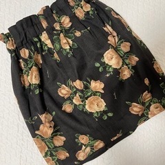 Noela 花柄タイトスカート