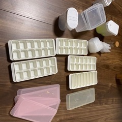 収納と離乳食用　　アイスボックスなど