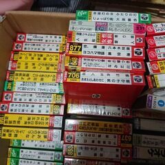 カラオケカセットテープ＋テープケース2個の画像