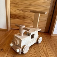 つかまり立ちのお子さんにMOCCO 森の汽車ポッポ 