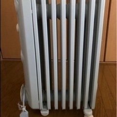 ※受渡し決定済み【美品】色限定品 デロンギ オイルヒーターの画像