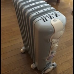 ※受渡し決定済み【美品】色限定品 デロンギ オイルヒーターの画像