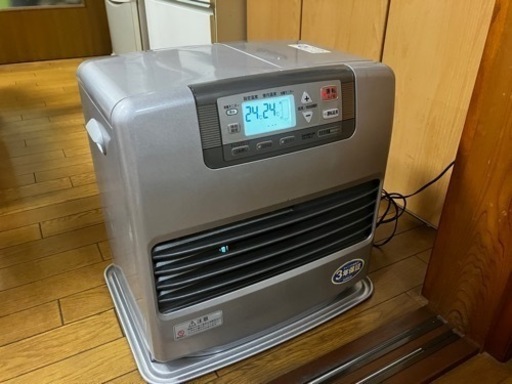 14、大きめのファンヒーター(ダイニチブルーヒーター)