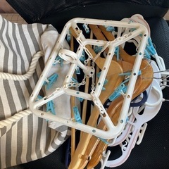 取引中)無料で洗濯ハンガー　突っ張り棒 1本と布製カバン3点セットの画像