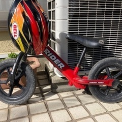 決まりました！ストライダー ヘルメット付き 古め イス部分に破損あり