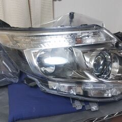 美品 トヨタ ノア エスクァイア 80系 前期 LED ヘッドライト 左右