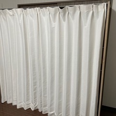 クローゼット ハンガーラック ＋ ニトリカーテンの画像
