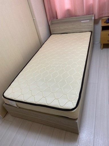 超美品。使用半年シングルベッド　引き出し付　札幌配達組立無料